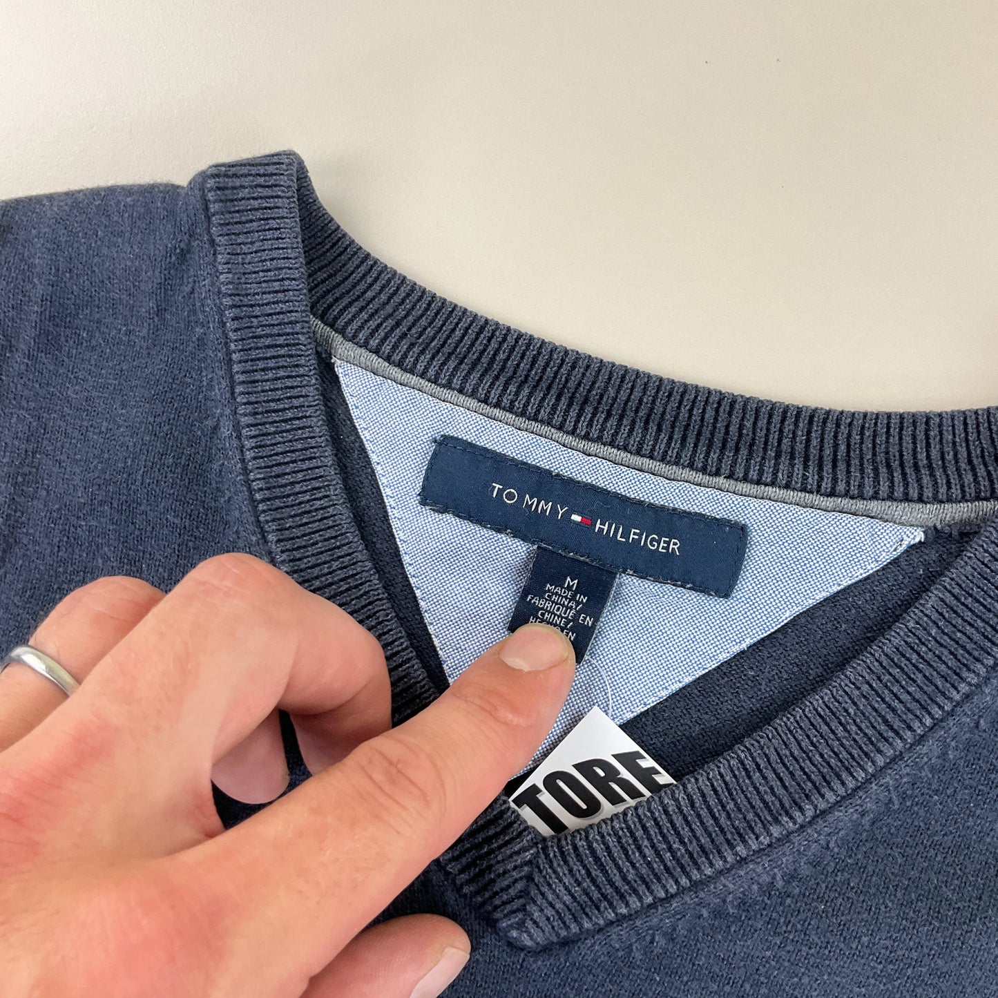 Tommy Hilfiger Basic Sweatshirt - Medium-TOMMY HILFIGER-olesstore-vintage-secondhand-shop-austria-österreich