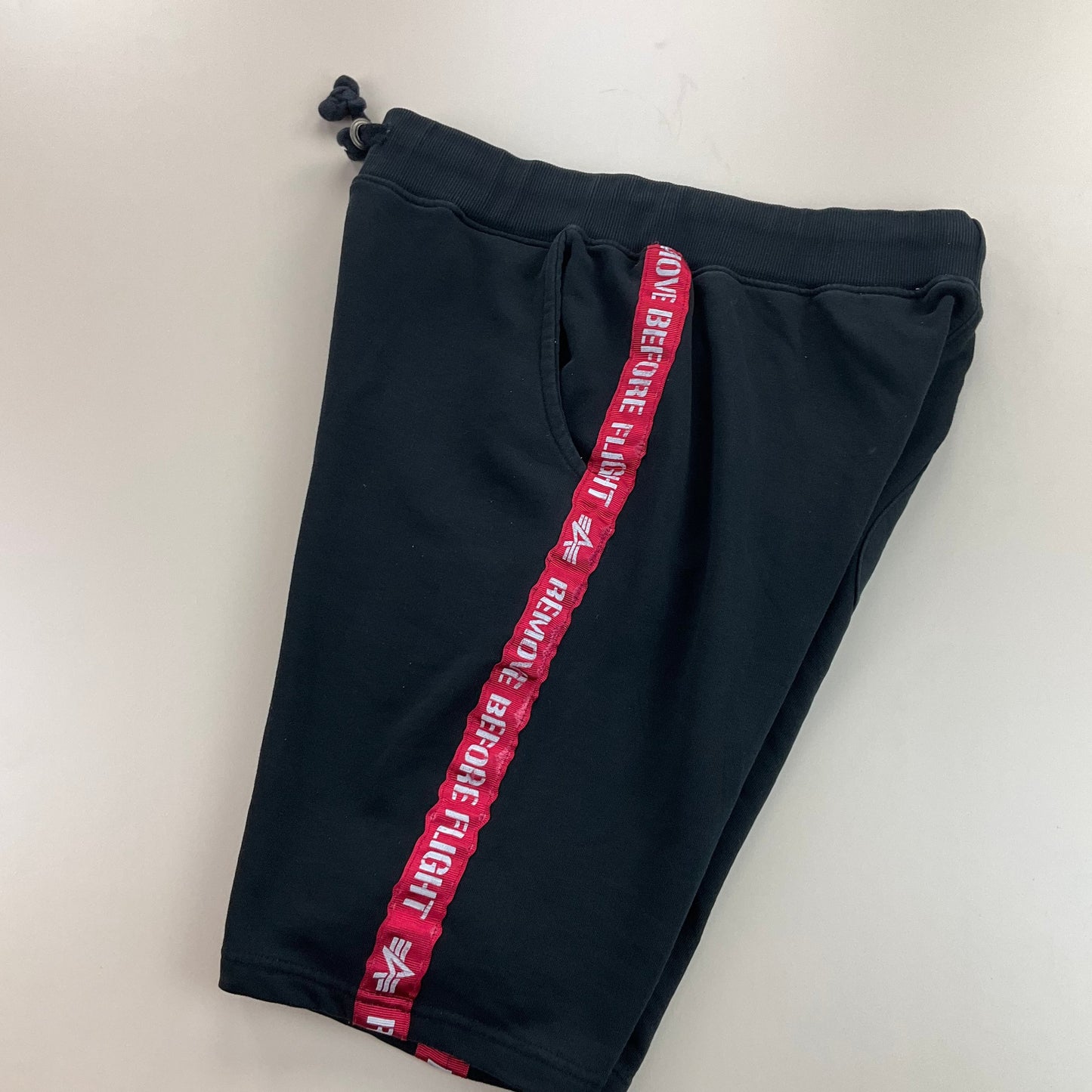 Alpha Industries Shorts - Medium-ALPHA INDUSTRIES-olesstore-vintage-secondhand-shop-austria-österreich