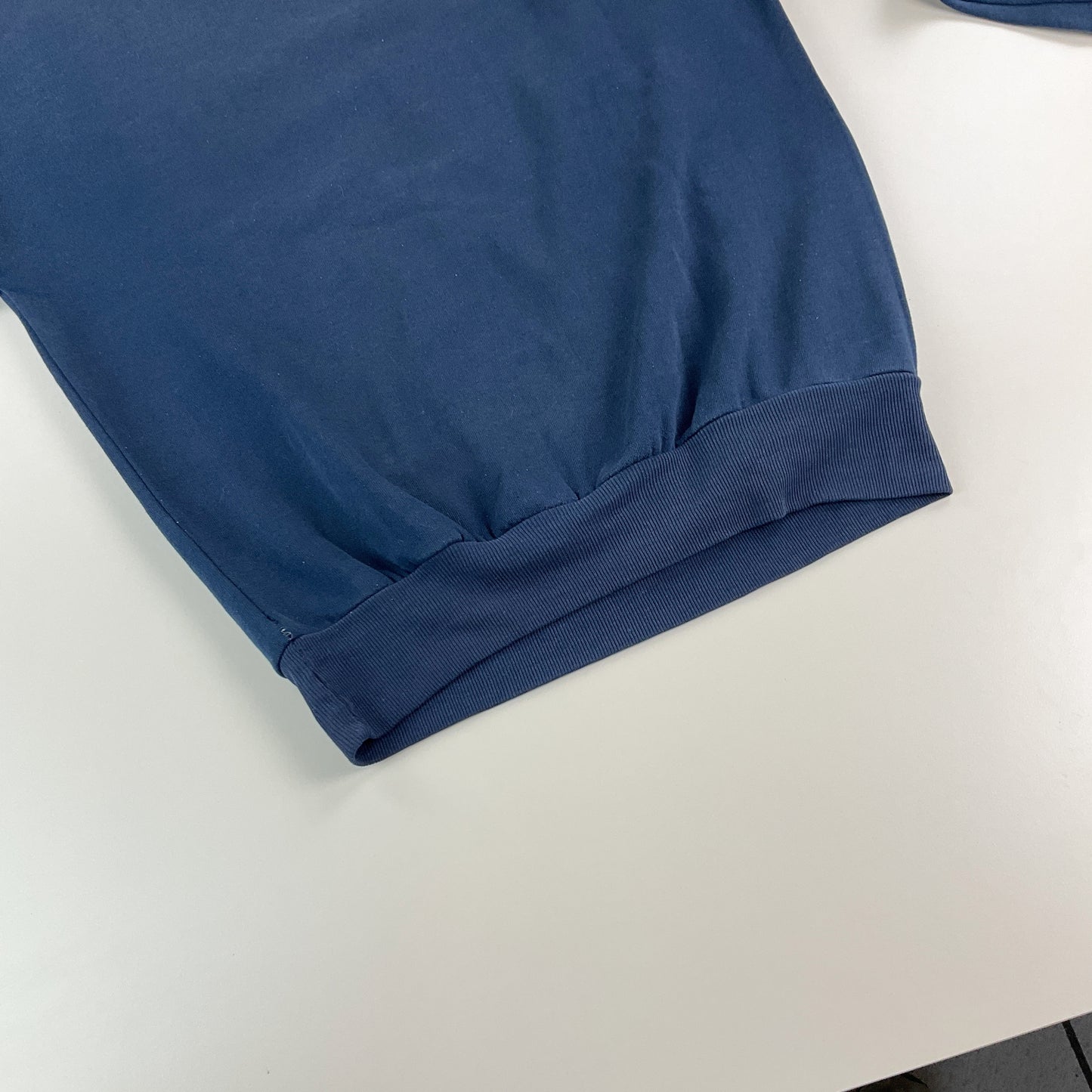 Plain 90s Sweatshirt - Large-HANES-olesstore-vintage-secondhand-shop-austria-österreich