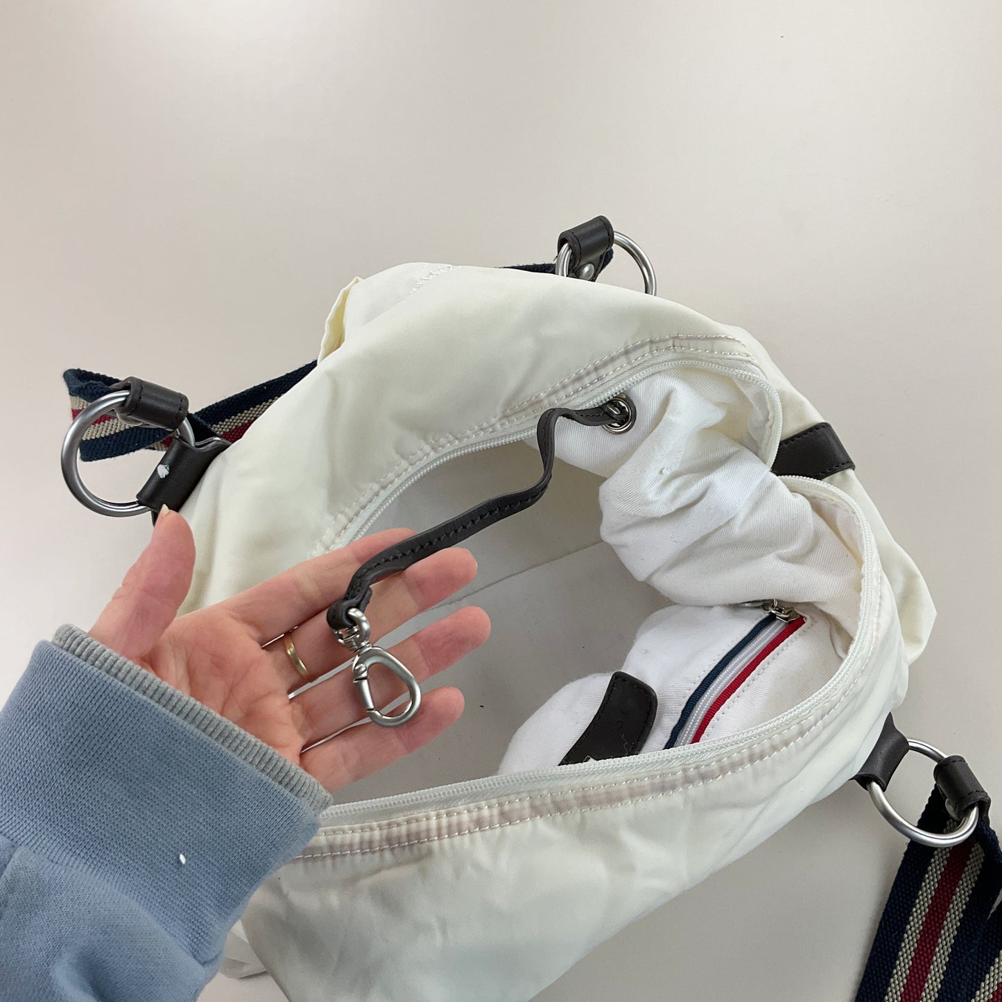 Tommy Hilfiger Strap Bag-TOMMY HILFIGER-olesstore-vintage-secondhand-shop-austria-österreich