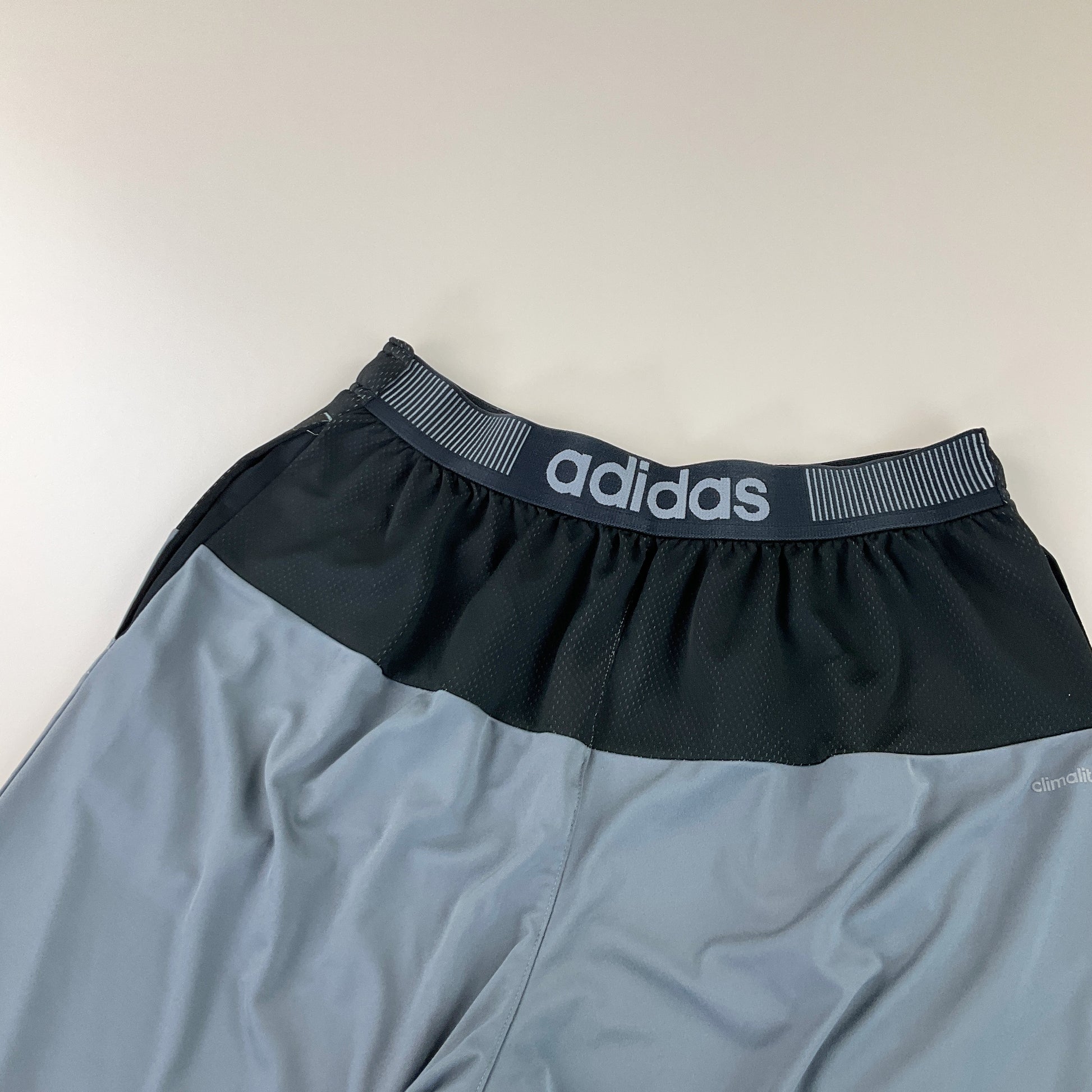 Adidas kurze Hose - Medium-ADIDAS-olesstore-vintage-secondhand-shop-austria-österreich