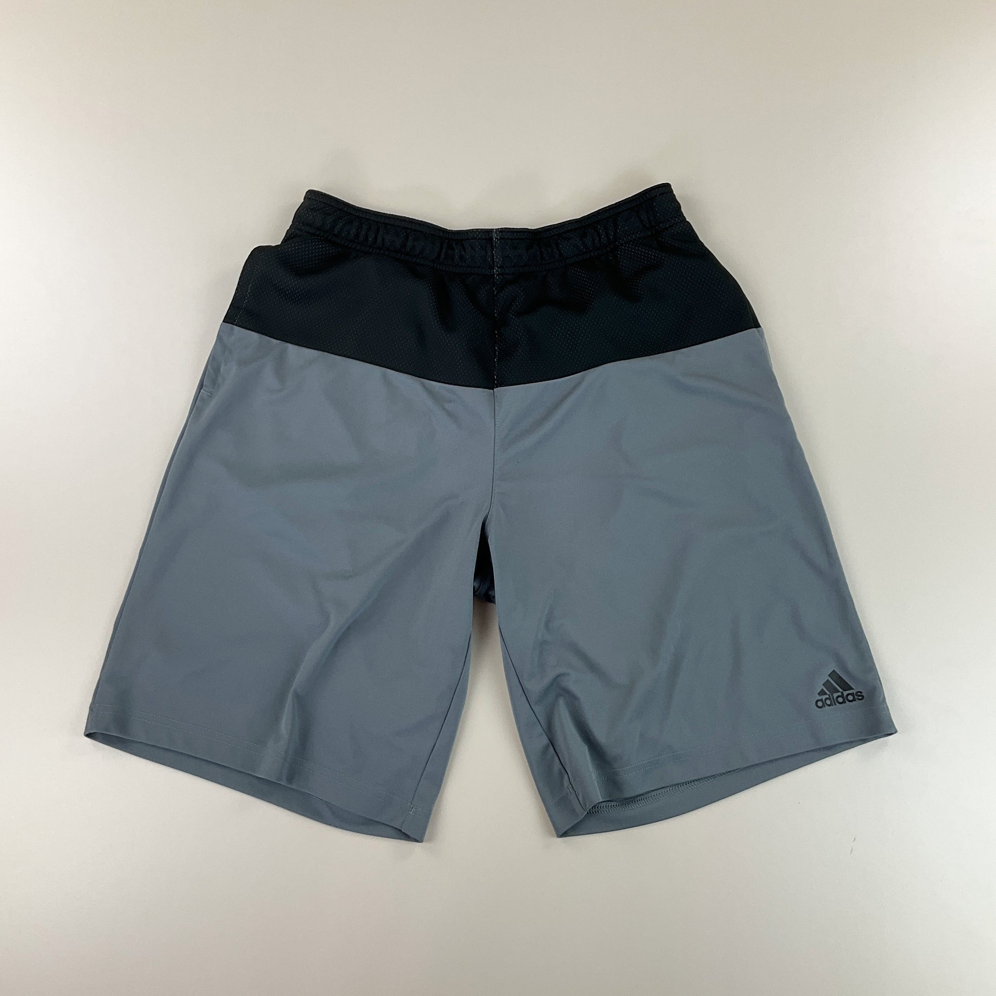 Adidas kurze Hose - Medium-ADIDAS-olesstore-vintage-secondhand-shop-austria-österreich