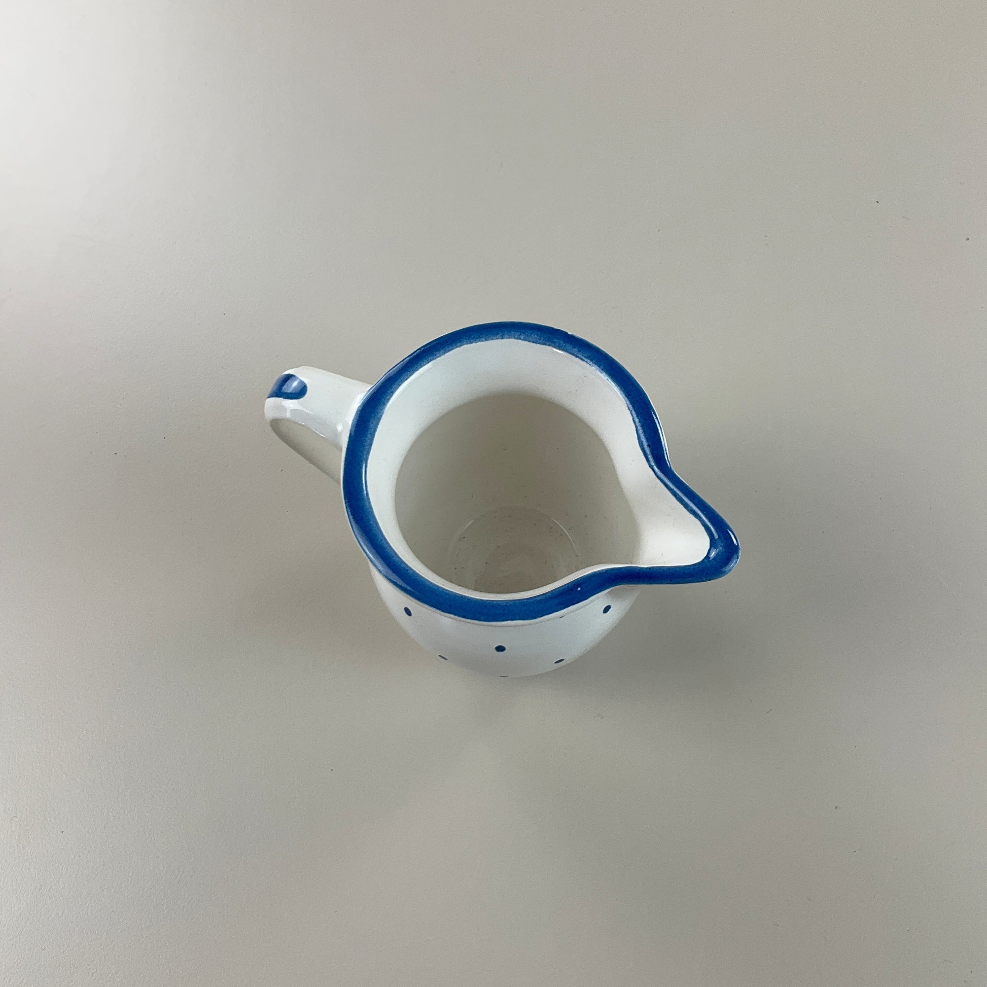 Gmundner Keramik Milchgießer Tupferl Blau Ø7cm-Gmundner Keramik-olesstore-vintage-secondhand-shop-austria-österreich