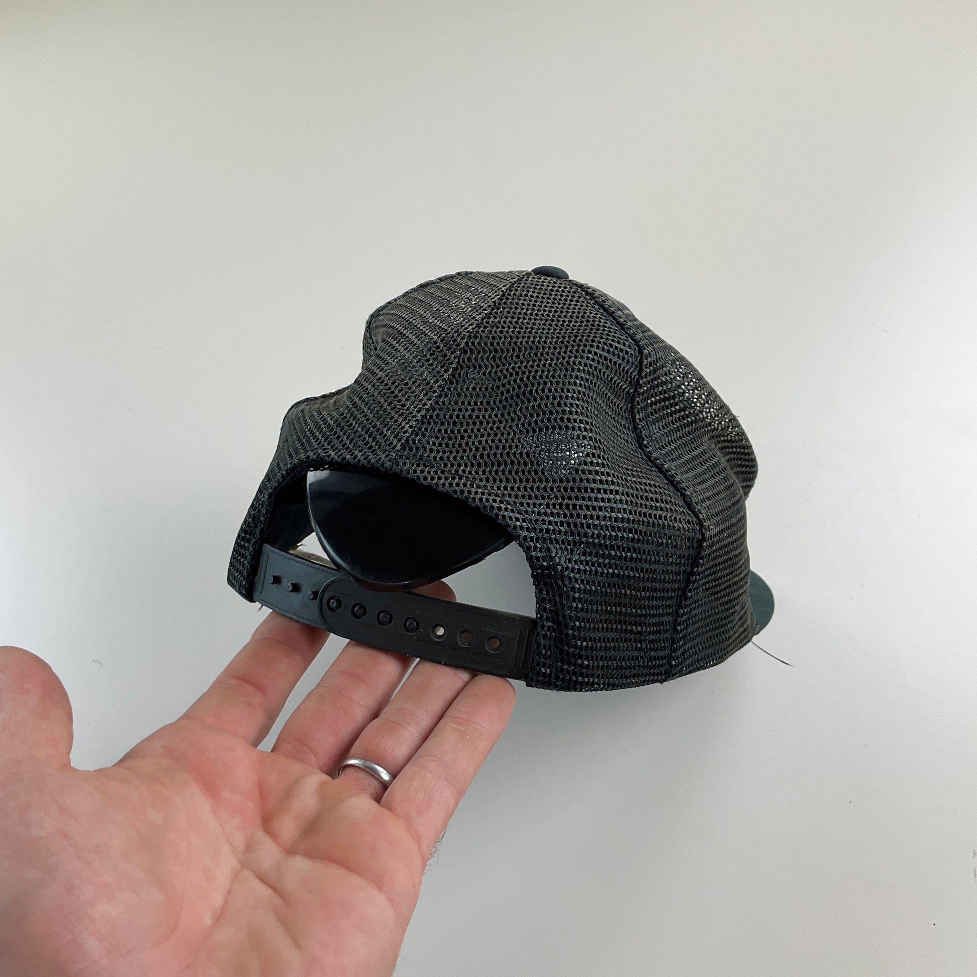 USA Eagle Gold Medal 90s Trucker Cap-Gold Medal-olesstore-vintage-secondhand-shop-austria-österreich