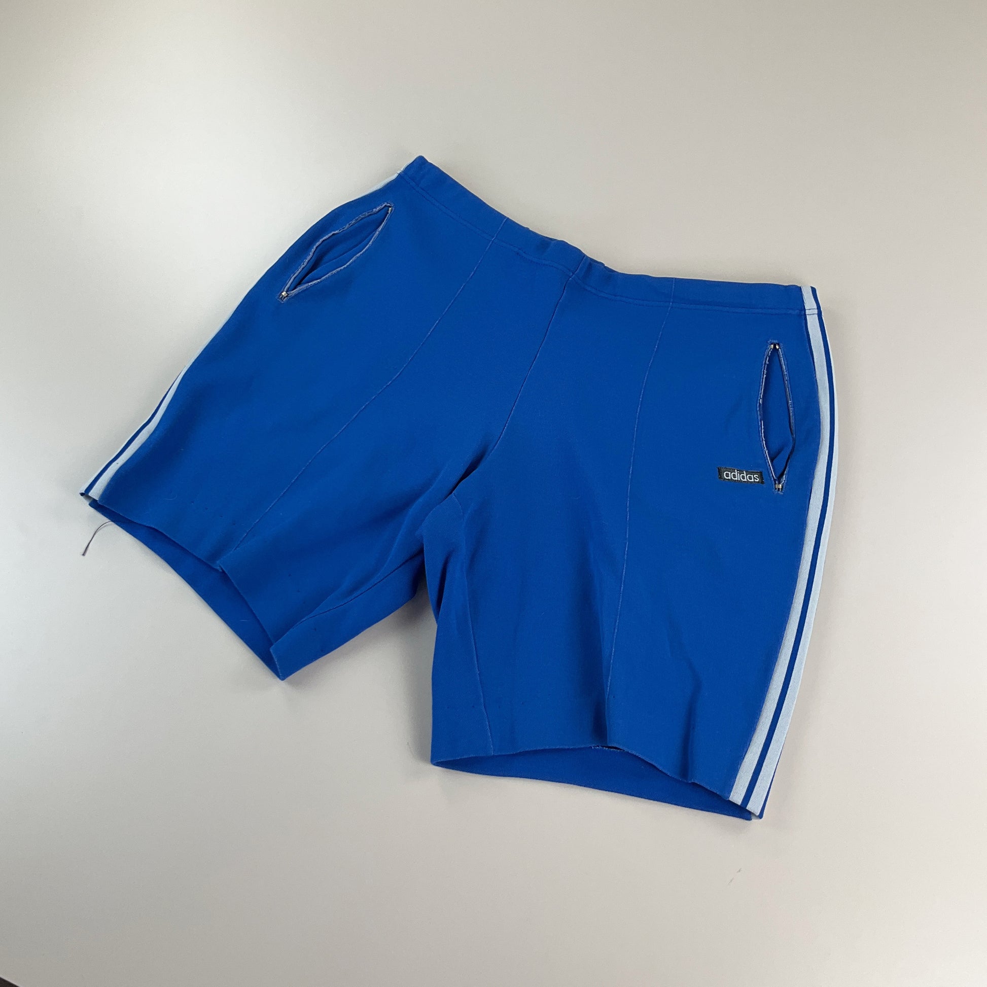 Adidas 60s kurze Hose - Medium-ADIDAS-olesstore-vintage-secondhand-shop-austria-österreich
