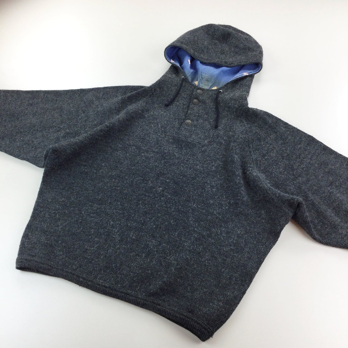 Valentino 90s Button Up Hoodie - XL-VALENTINO-olesstore-vintage-secondhand-shop-austria-österreich
