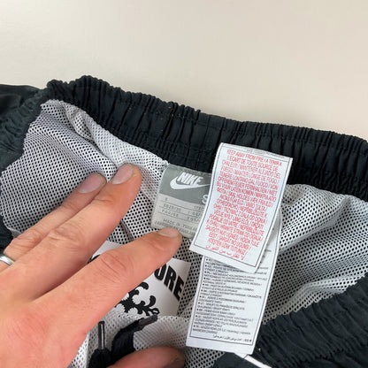 Nike Basic 00s kurze Hose - Small-NIKE-olesstore-vintage-secondhand-shop-austria-österreich