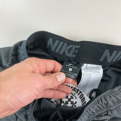 Nike kurze Hose - Small-NIKE-olesstore-vintage-secondhand-shop-austria-österreich