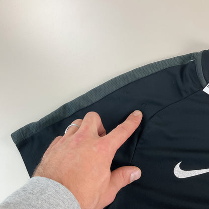 Nike Sport T-Shirt - Medium-NIKE-olesstore-vintage-secondhand-shop-austria-österreich