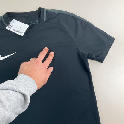 Nike Sport T-Shirt - Medium-NIKE-olesstore-vintage-secondhand-shop-austria-österreich
