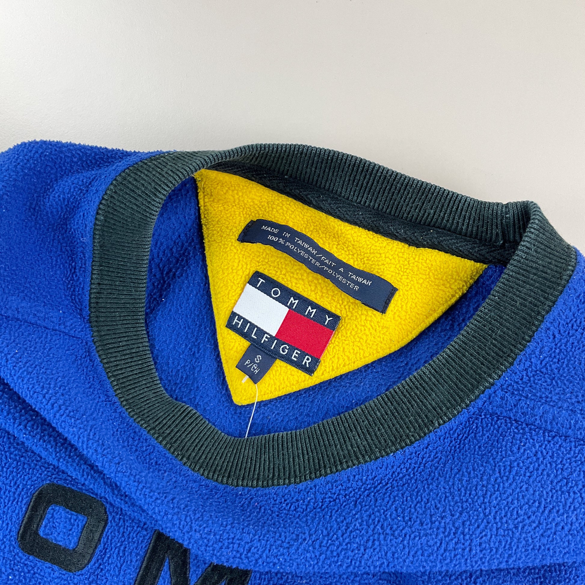 Tommy Hilfiger 90s Spellout Fleece Sweatshirt - Small-TOMMY HILFIGER-olesstore-vintage-secondhand-shop-austria-österreich
