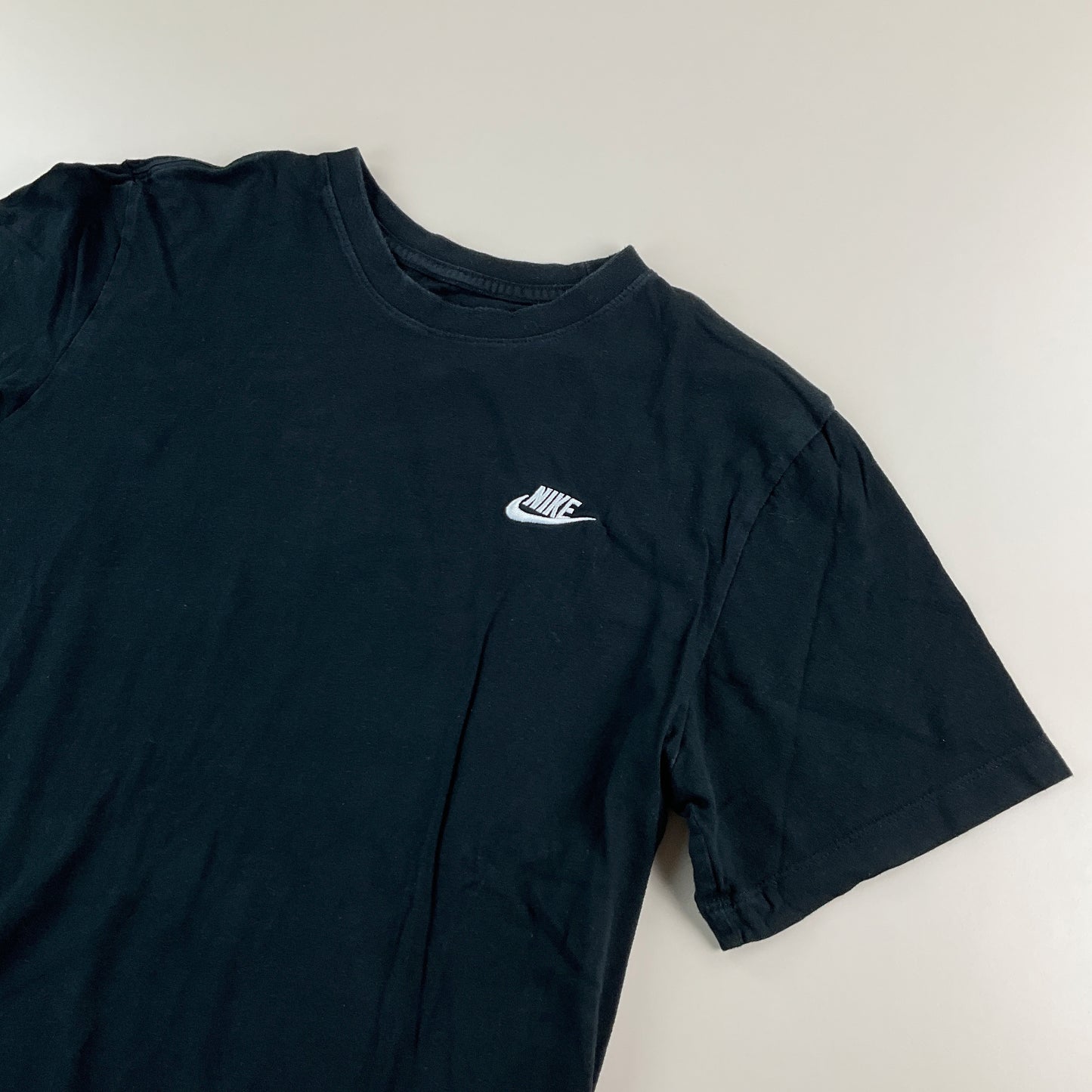 Nike Basic T-Shirt - Medium-NIKE-olesstore-vintage-secondhand-shop-austria-österreich