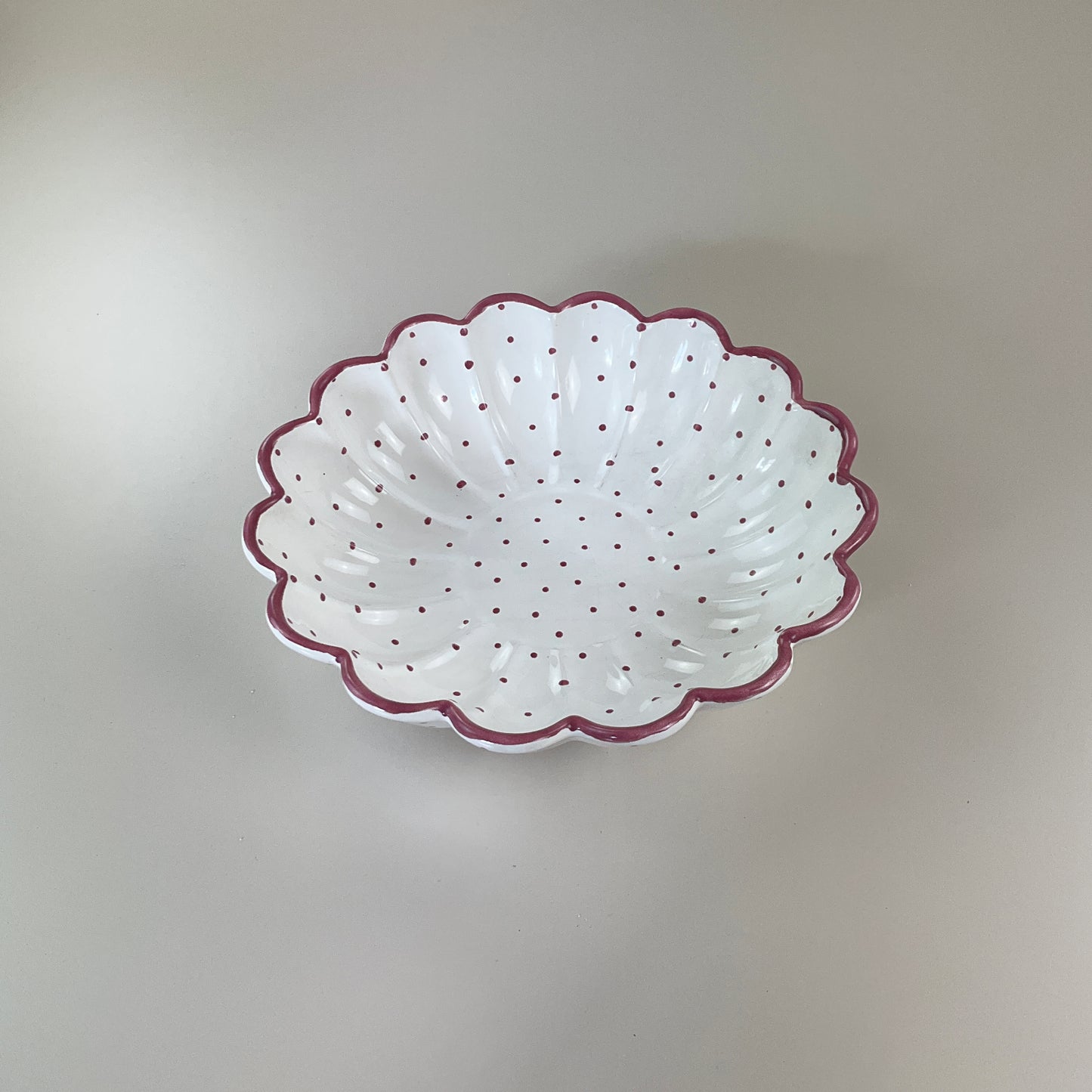 Gmundner Keramik geschwungene Blumen Schüssel Tupferl Rosa Ø26cm-Gmundner Keramik-olesstore-vintage-secondhand-shop-austria-österreich