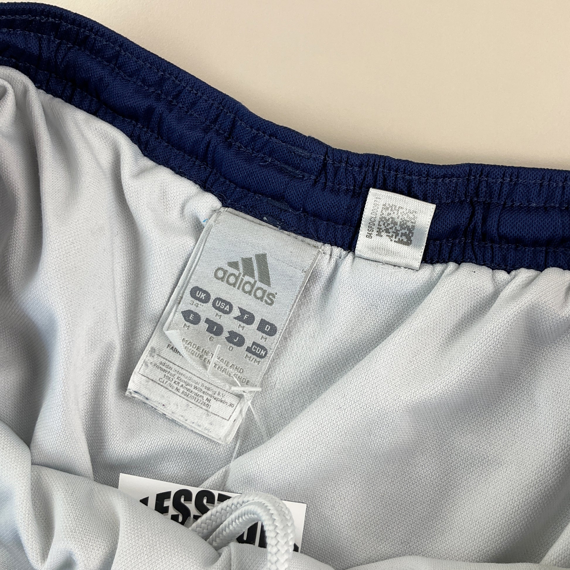 Adidas 00s kurze Sporthose - Medium-ADIDAS-olesstore-vintage-secondhand-shop-austria-österreich