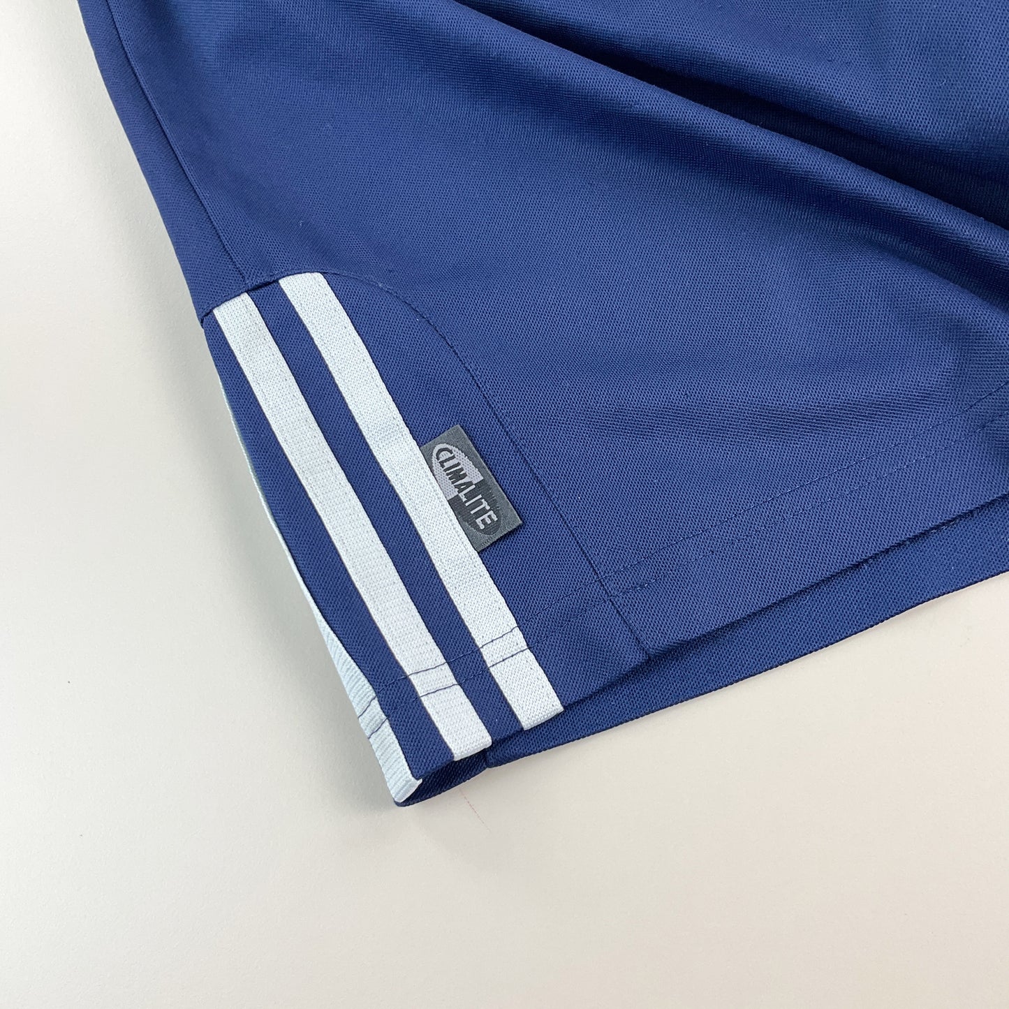 Adidas 00s kurze Sporthose - Medium-ADIDAS-olesstore-vintage-secondhand-shop-austria-österreich