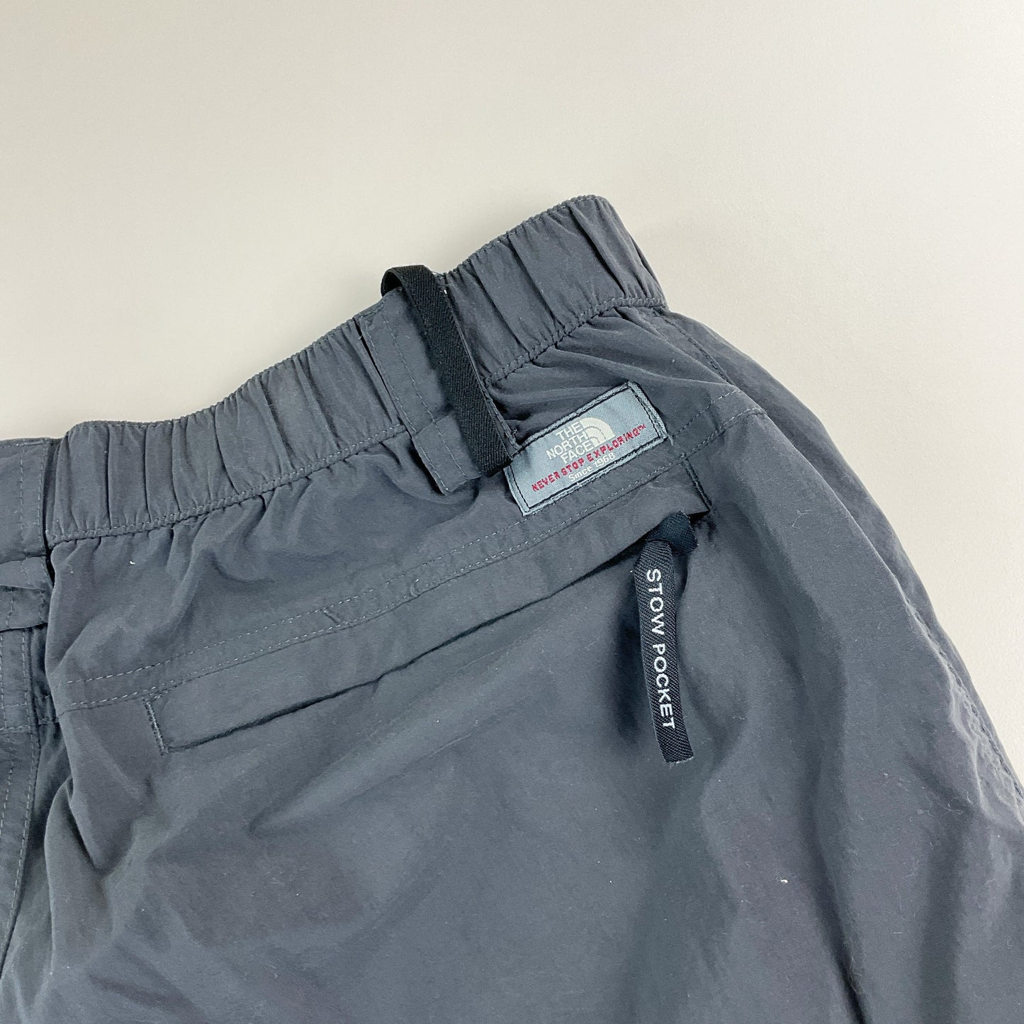 The North Face Zip-Off Wanderhose Grau - Herren/M Bund Detail
