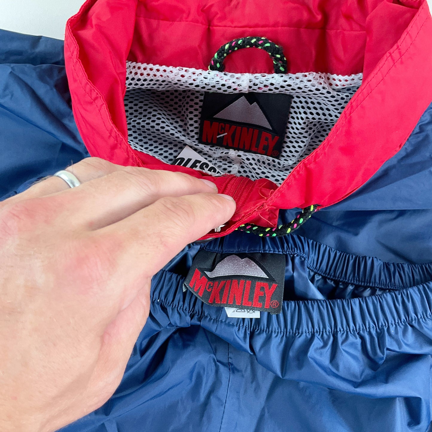 McKinley 90s Regenanzug - Herren/M Kapuze Detail