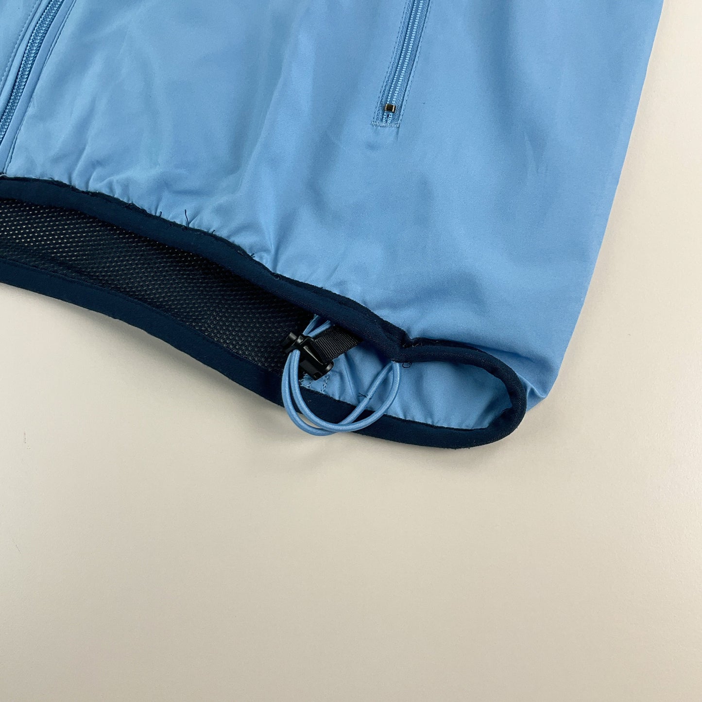 Nike Swoosh Weste - Damen/L Detailansicht Saum