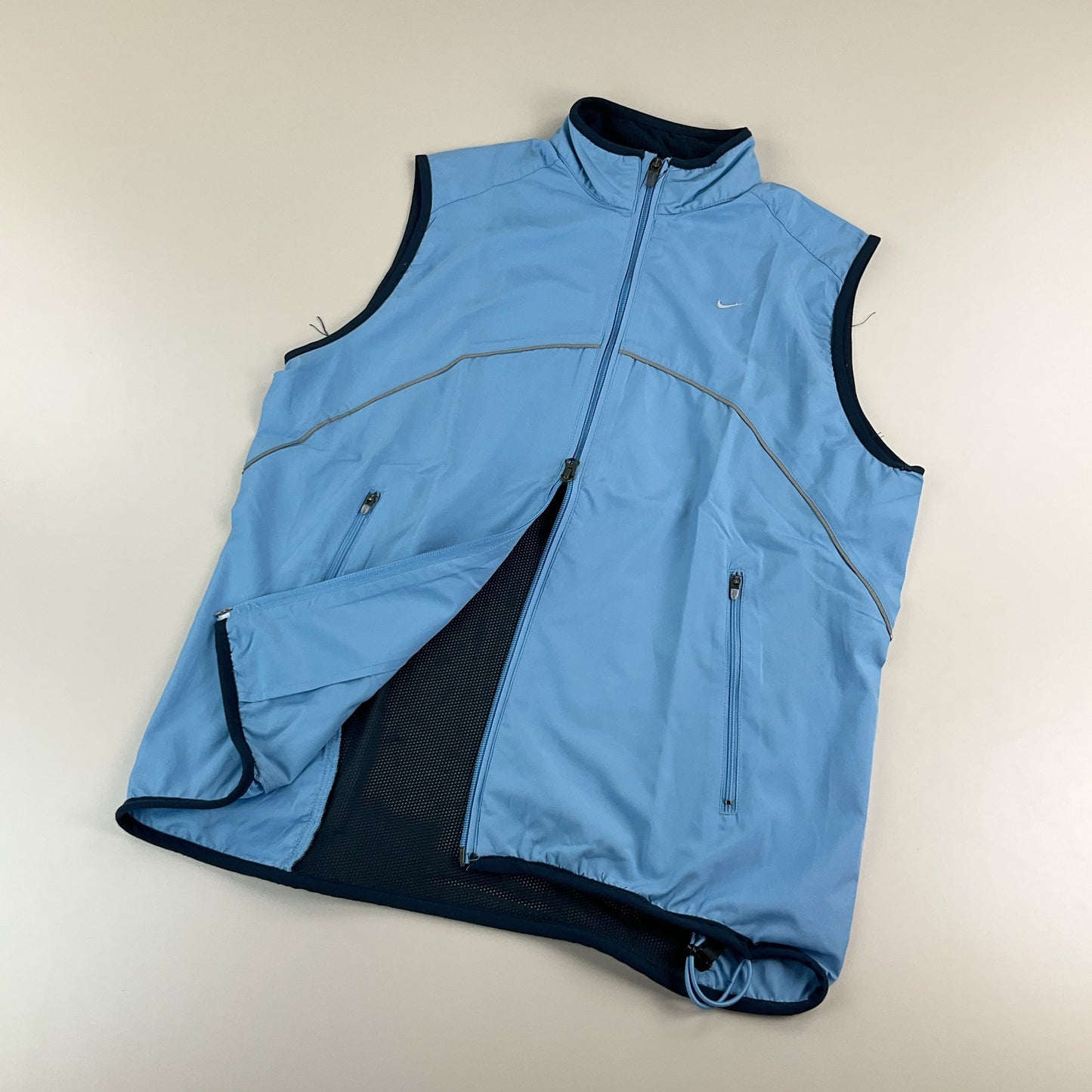 Nike Swoosh Weste - Damen/L Detailansicht Reissverschluss