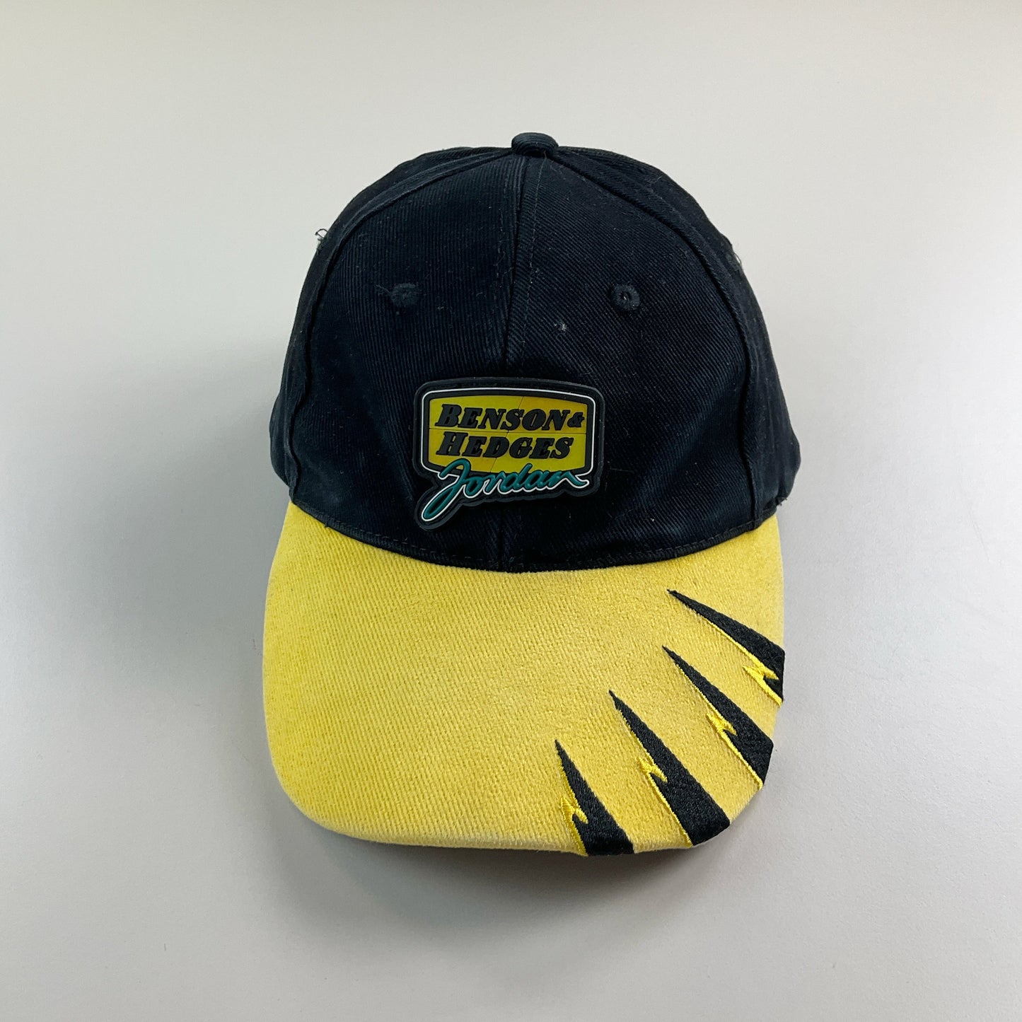 Benson Hedges Jordan Cap Schwarz-Gelb - Vorderansicht