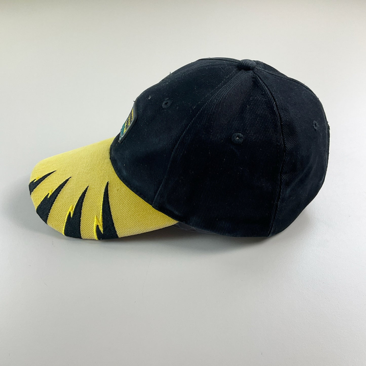 Benson Hedges Jordan Cap Schwarz-Gelb - Schirm Detail