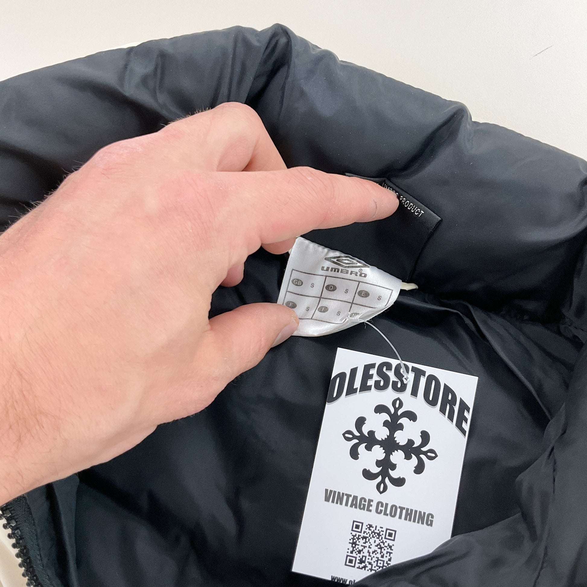 Umbro 00s Puffer Gilet - Small-UMBRO-olesstore-vintage-secondhand-shop-austria-österreich