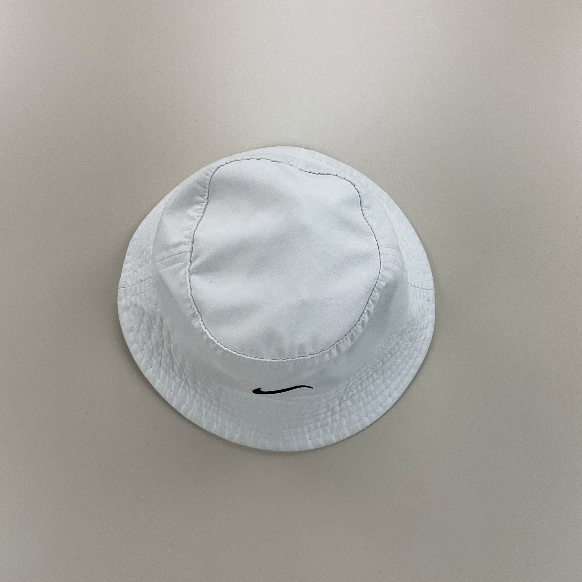 Nike Swoosh Bucket Hat - S/M-NIKE-olesstore-vintage-secondhand-shop-austria-österreich