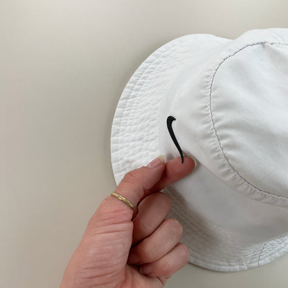 Nike Swoosh Bucket Hat - S/M-NIKE-olesstore-vintage-secondhand-shop-austria-österreich